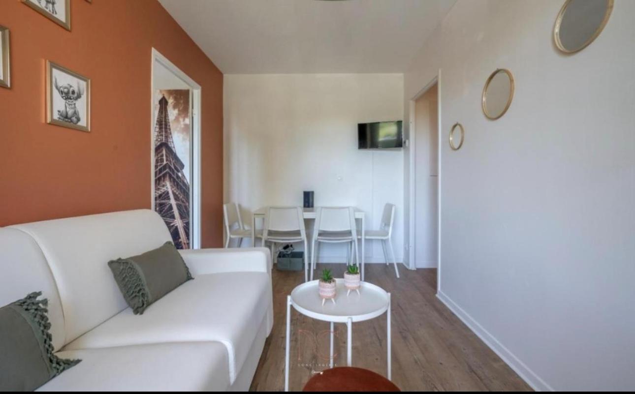 Appartement Castle - 10 Minutes De Disney บุสซี-แซ็ง-ฌอร์ฌ ภายนอก รูปภาพ